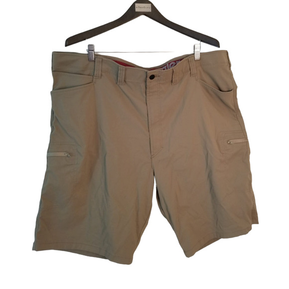 Wrangler Authentic Classic Relaxed Fit Cargo 7 Pocket Shorts Khaki Men’s Size 46 - Picture 1 of 9